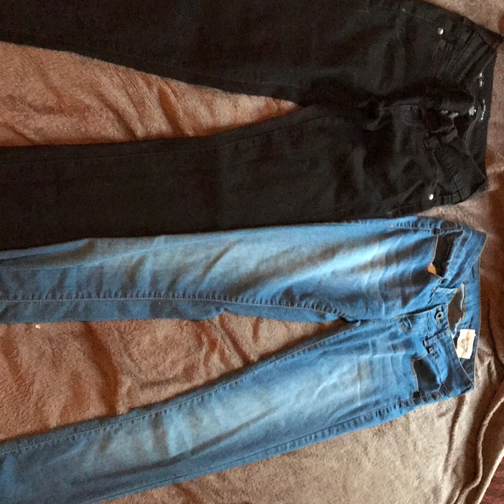 Skinny jean pants.